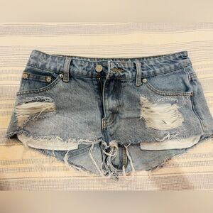 Edikted DEVIN LOW RISE MICRO DENIM SHORTS, LIGHT BLUE / S